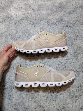 On Cloud Sneakers Tan Running Size 9.5 EU 41